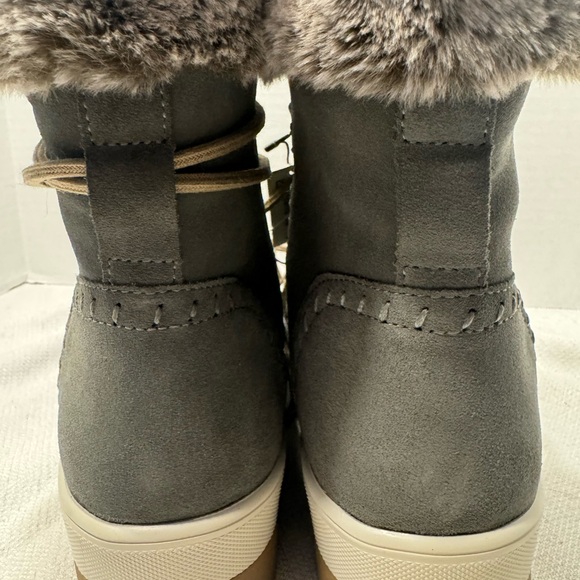 NWT Women's Cougar Vanetta Suede Waterproof Winter Boots, Size 10, Moss - Picture 8 of 16